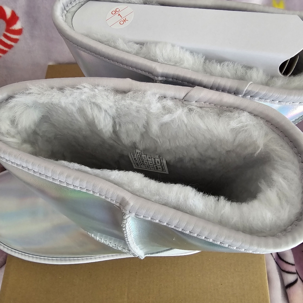 NIB UGG STUNNING IRIDESCENT COLOR!!! SIZE 8 WOMEN - Picture 6 of 12
